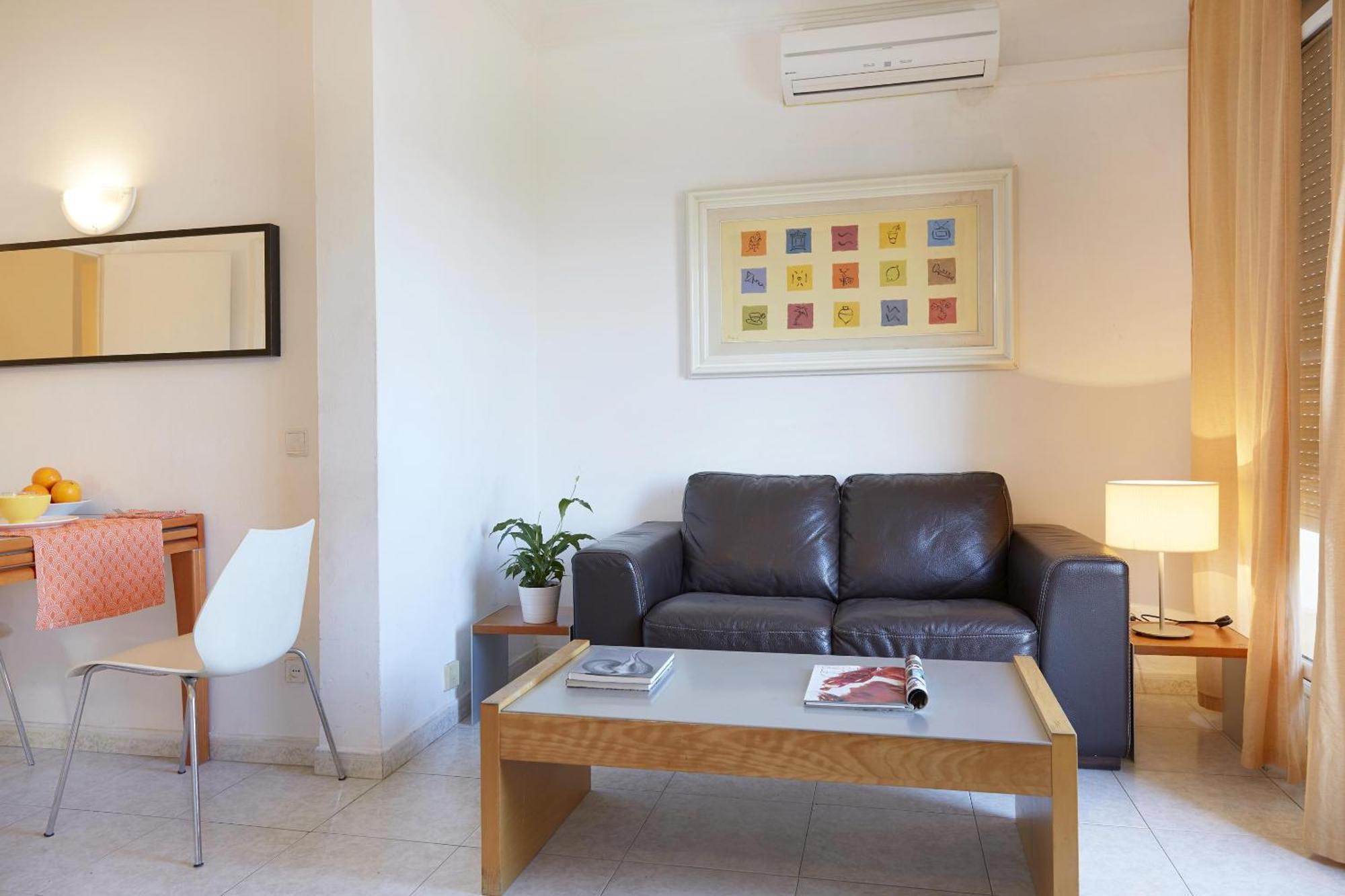 Apartamentos Calvet — Foto 1
